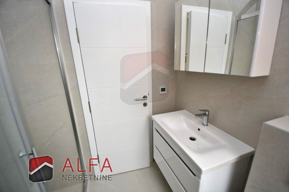 Hrvaška, Vodice, novogradnja, prodamo udobno stanovanje v prvem nadstropju + strešna terasa