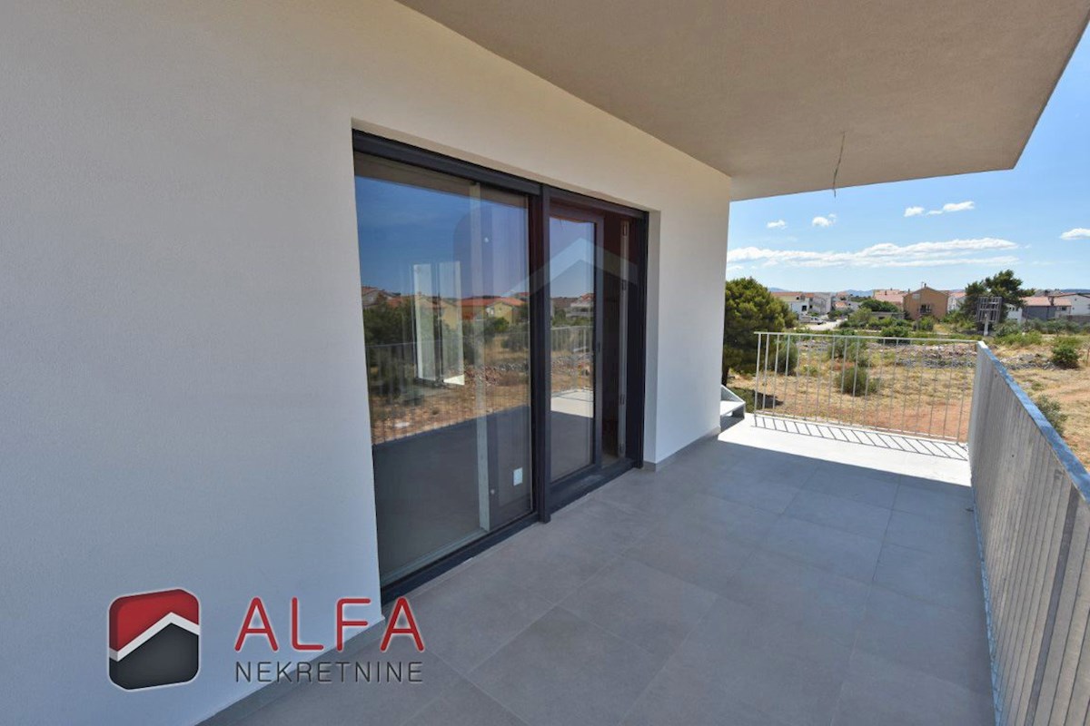 Hrvaška, Vodice, novogradnja, prodamo udobno stanovanje v prvem nadstropju + strešna terasa