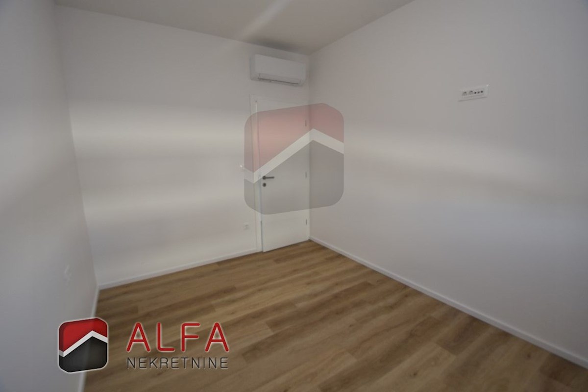 Hrvaška, Vodice, novogradnja, prodaja trisobni apartma, pritličje, vrt