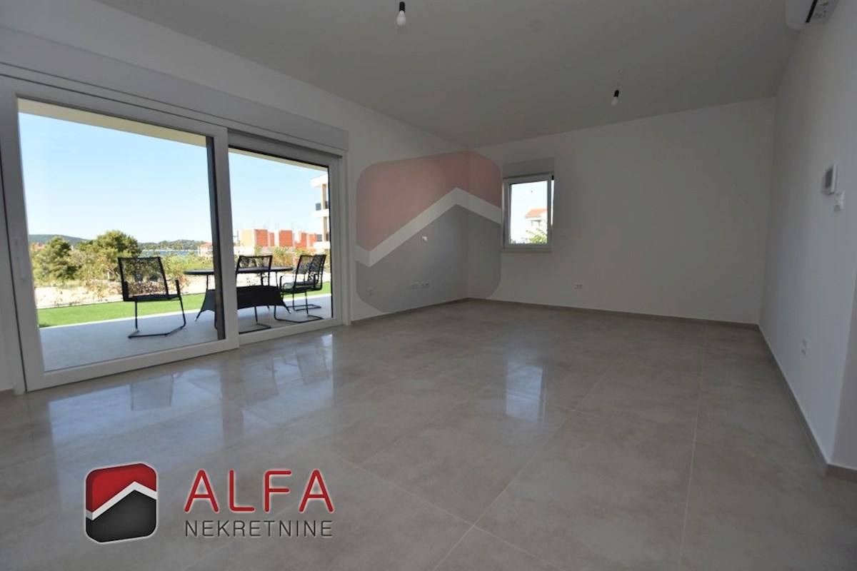 Hrvaška, Vodice, novogradnja, prodaja trisobni apartma, pritličje, vrt