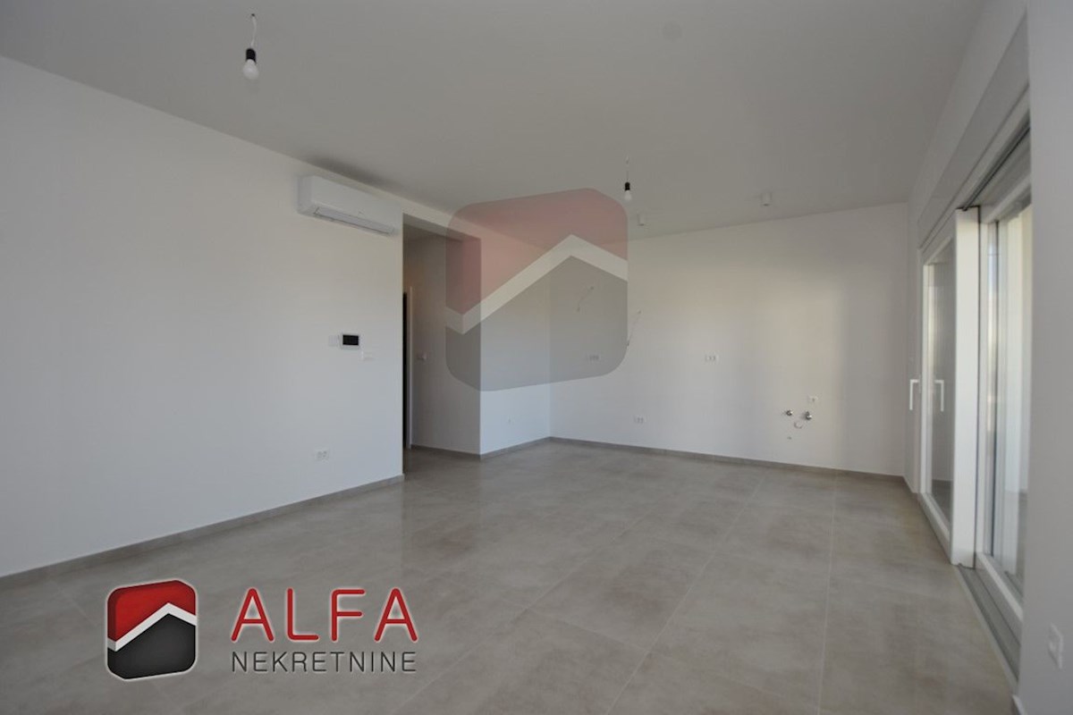 Hrvaška, Vodice, novogradnja, prodaja trisobni apartma, pritličje, vrt