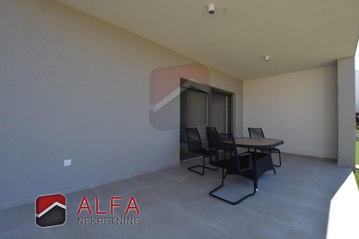 Hrvaška, Vodice, novogradnja, prodaja trisobni apartma, pritličje, vrt
