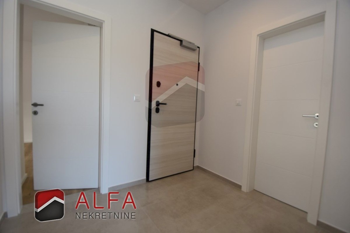 Hrvaška, Vodice, novogradnja, prodaja trisobni apartma, pritličje, vrt