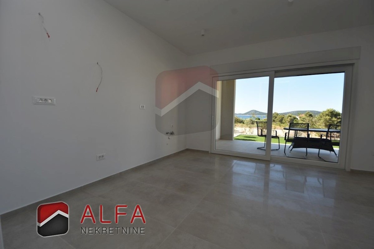 Hrvaška, Vodice, novogradnja, prodaja trisobni apartma, pritličje, vrt