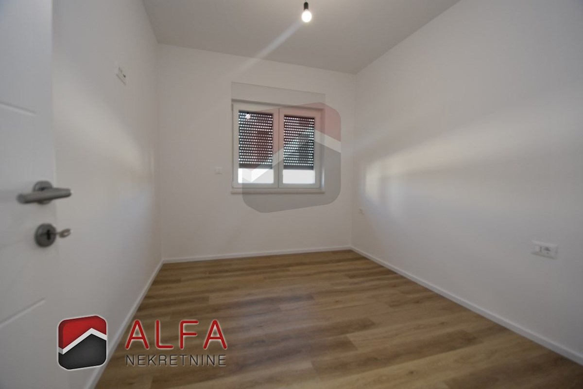 Hrvaška, Vodice, novogradnja, prodaja trisobni apartma, pritličje, vrt