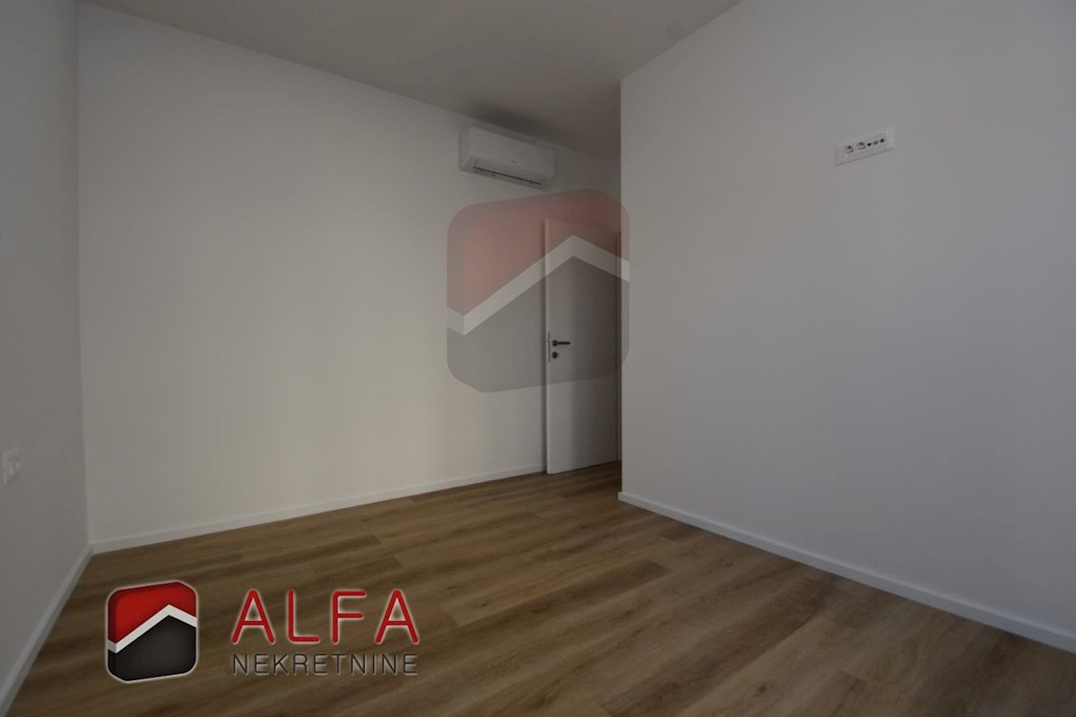 Hrvaška, Vodice, novogradnja, prodaja trisobni apartma, pritličje, vrt