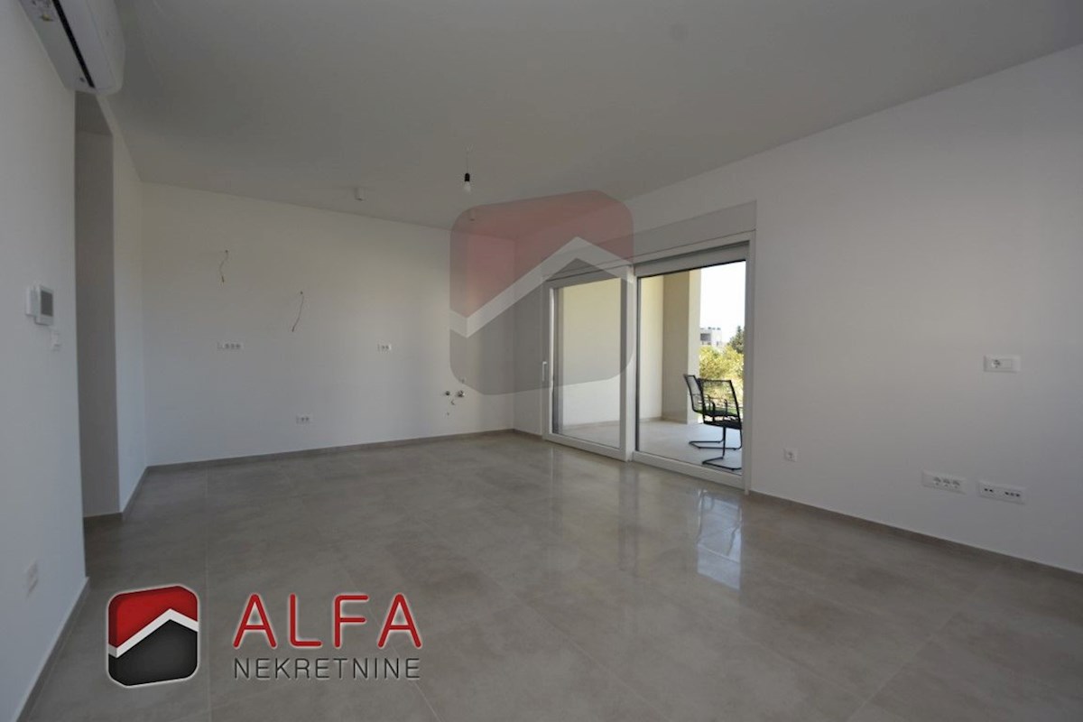 Hrvaška, Vodice, novogradnja, prodaja trisobni apartma, pritličje, vrt