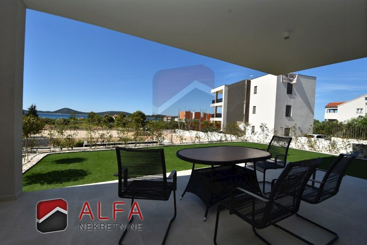 Hrvaška, Vodice, novogradnja, prodaja trisobni apartma, pritličje, vrt
