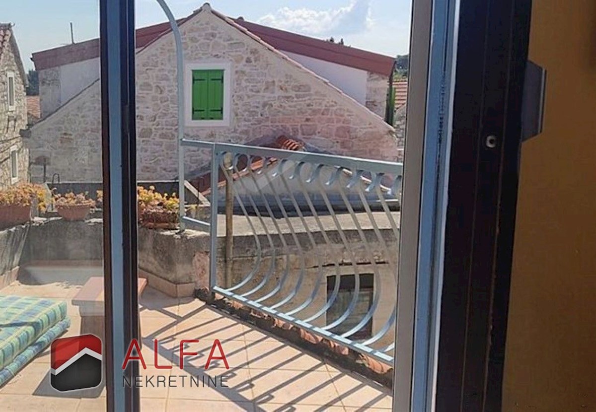 Hrvaška, otok Prvić, Šepurine, prodaja stara kamnita hiša s pogledom na morje