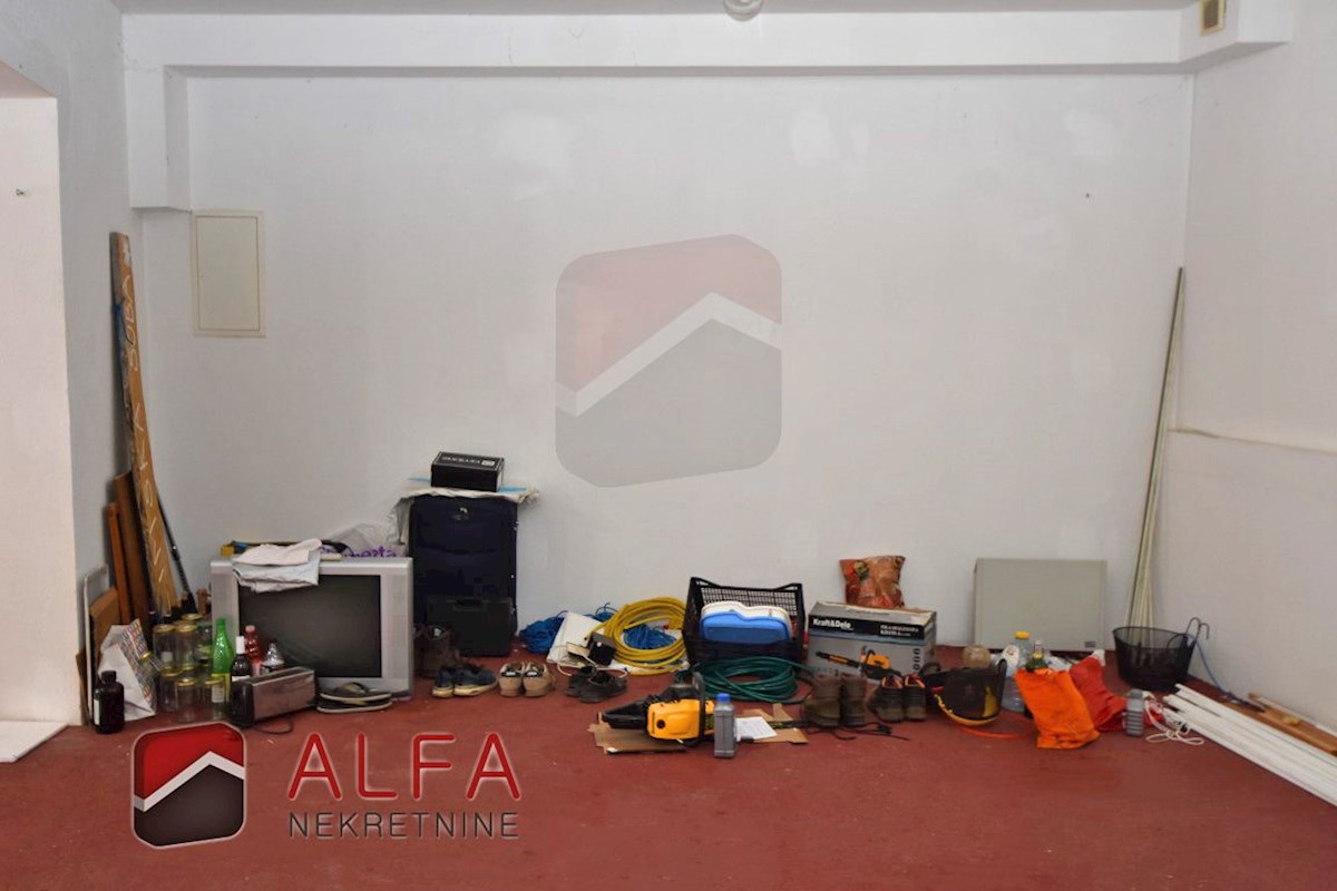 Vodice – prodaja poslovni prostor na odlični lokaciji v središču mesta