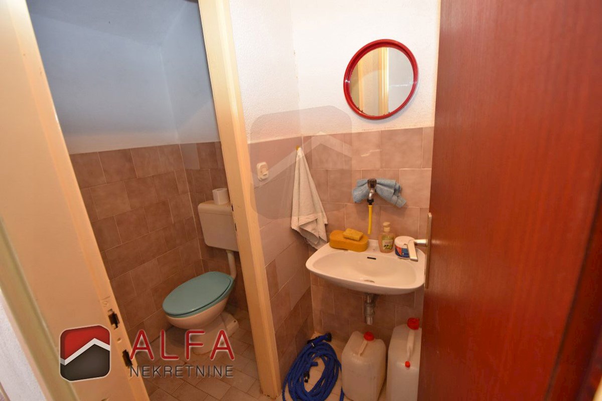 Vodice – prodaja poslovni prostor na odlični lokaciji v središču mesta