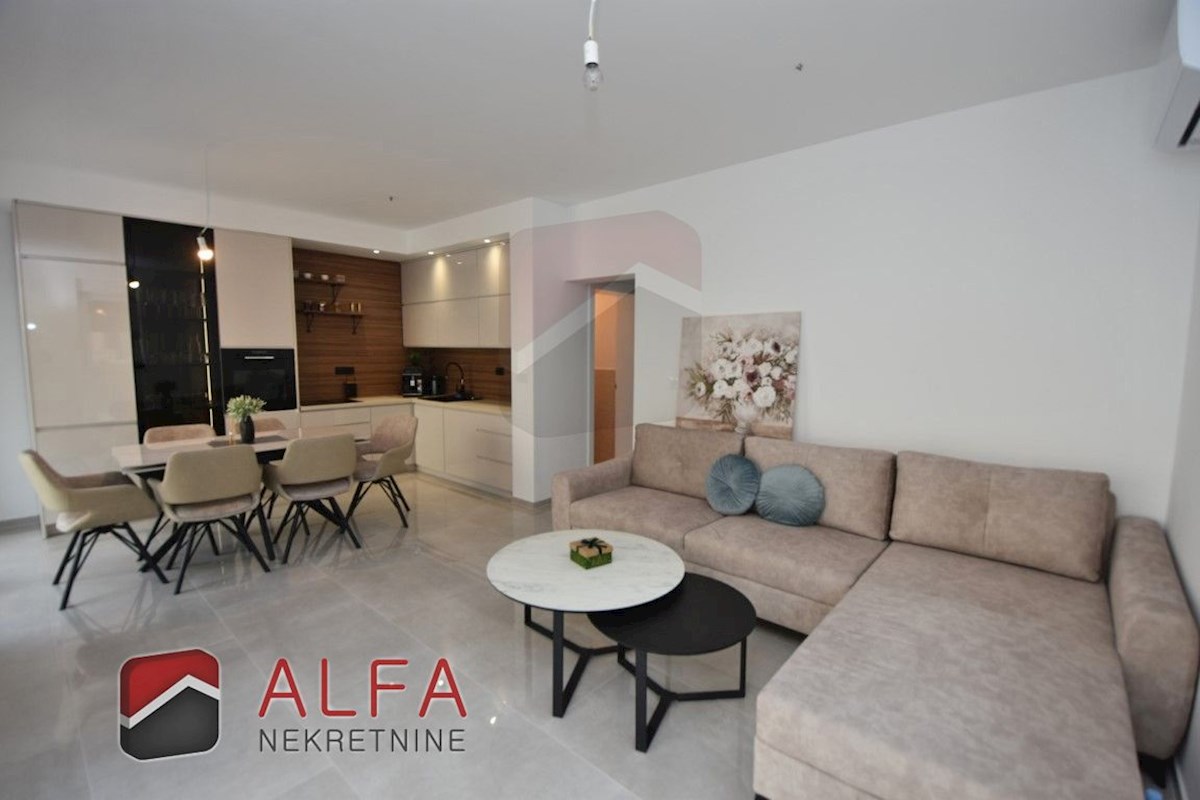 Hrvaška, Vodice, Srima, prodaja nova opremljena polpritlična hiša, blizu morja