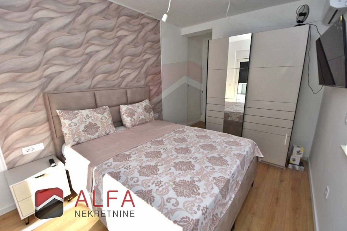 Hrvaška, Vodice, Srima, prodaja nova opremljena polpritlična hiša, blizu morja