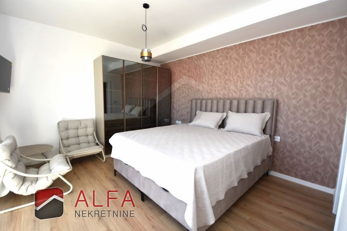 Hrvaška, Vodice, Srima, prodaja nova opremljena polpritlična hiša, blizu morja