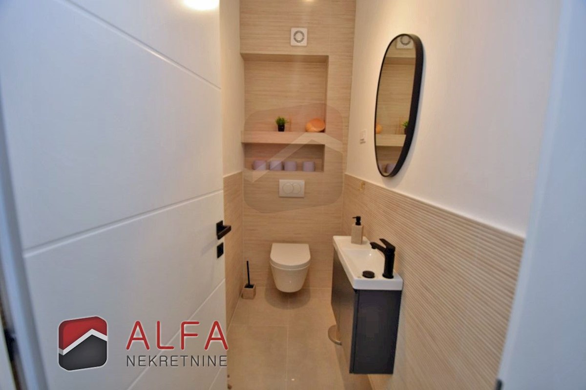 Hrvaška, Vodice, Srima, prodaja nova opremljena polpritlična hiša, blizu morja