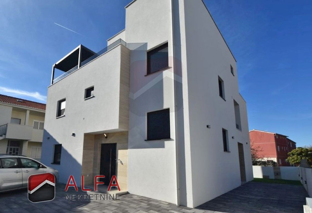 Hrvaška, Vodice, Srima, prodaja nova opremljena polpritlična hiša, blizu morja