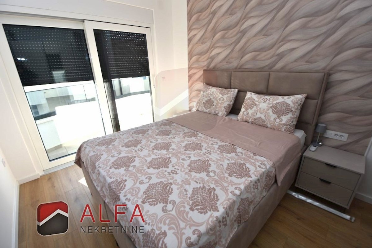 Hrvaška, Vodice, Srima, prodaja nova opremljena polpritlična hiša, blizu morja