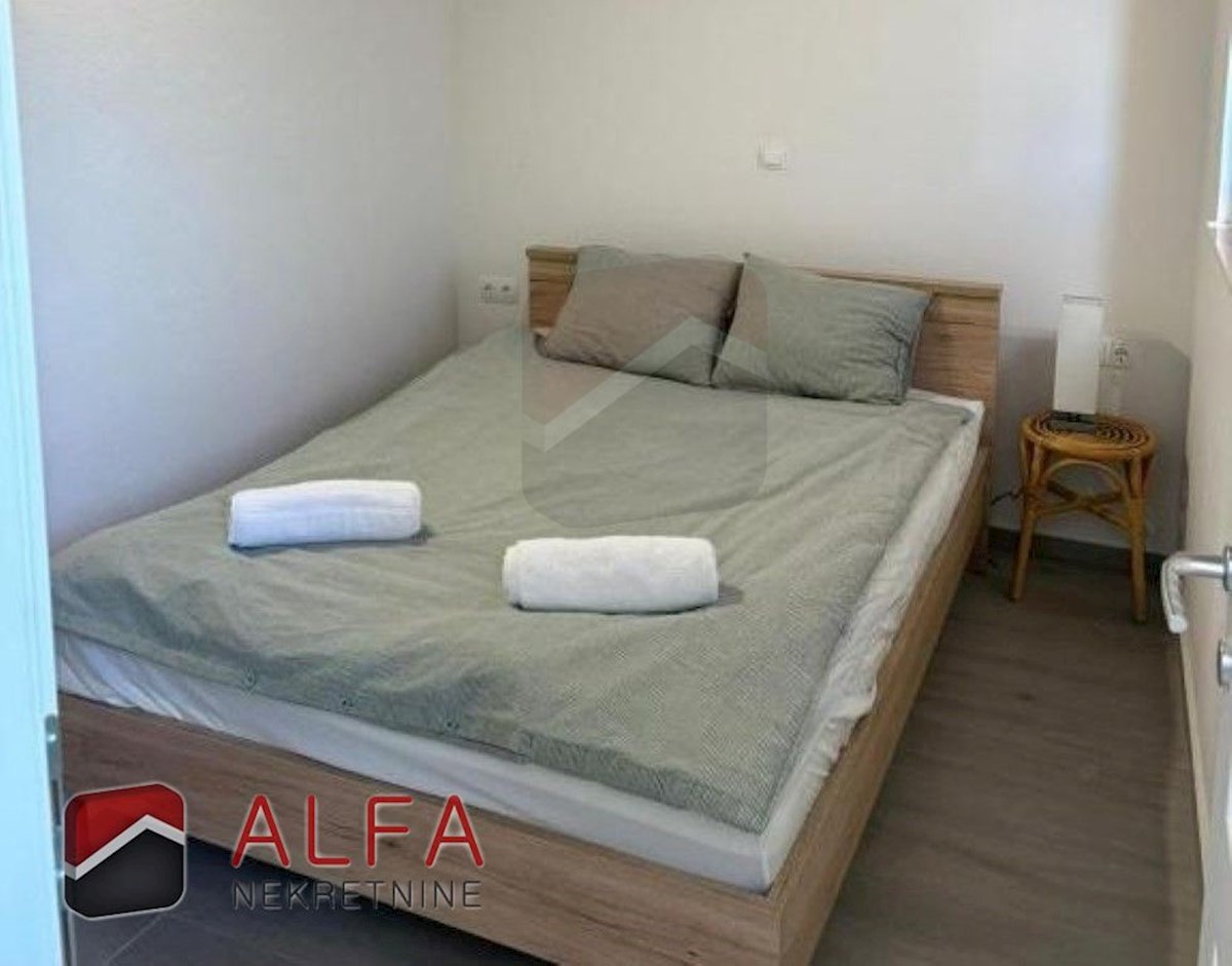 Vodice – hiša z bazenom in oljčnim nasadom naprodaj