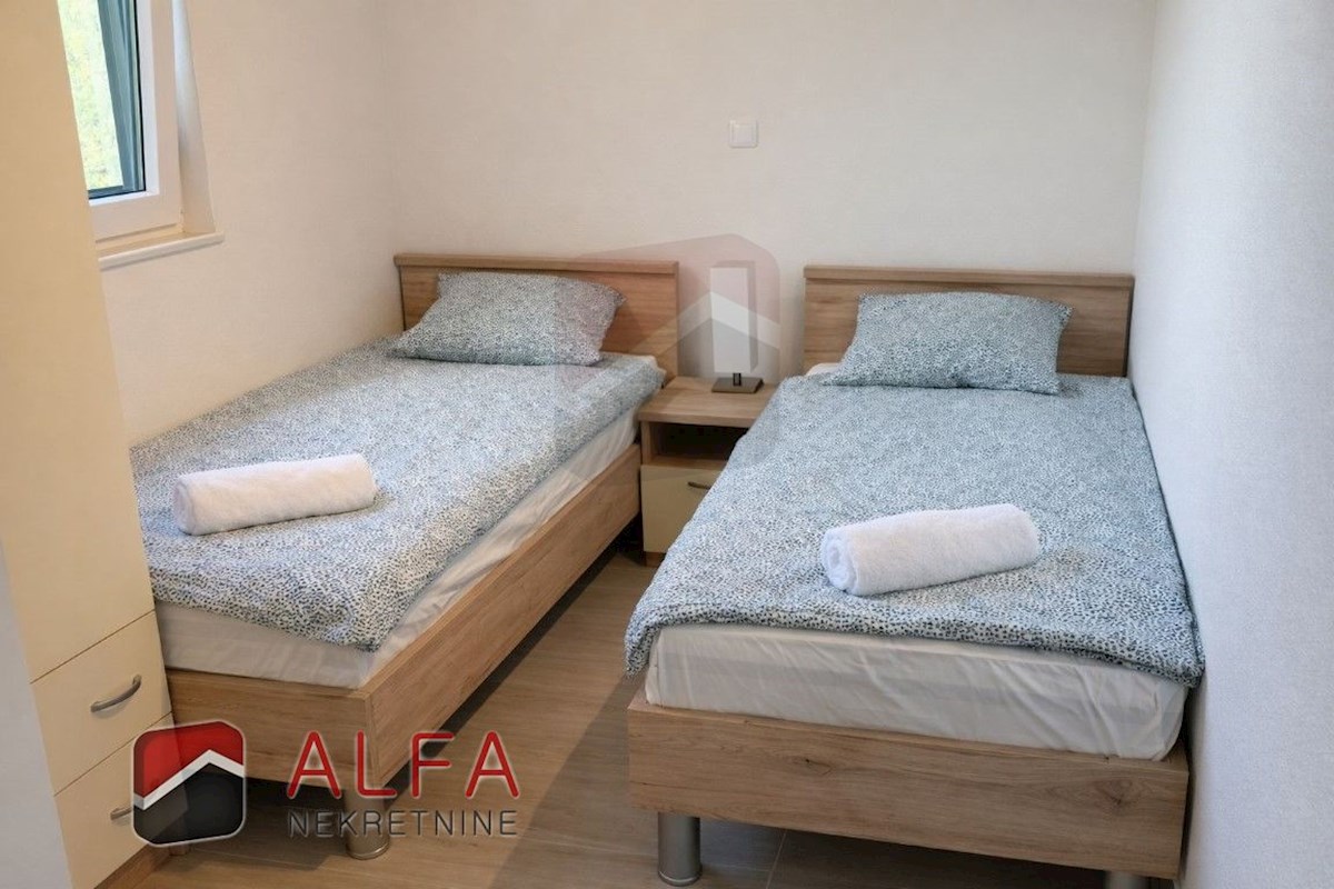 Vodice – hiša z bazenom in oljčnim nasadom naprodaj