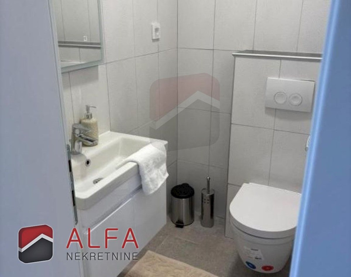 Vodice – hiša z bazenom in oljčnim nasadom naprodaj