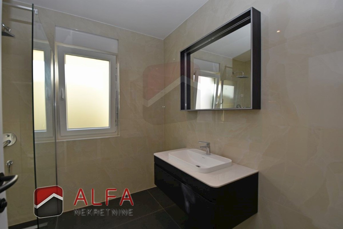 Hrvaška, Vodice – prodaja novo udobno stanovanje, prvo nadstropje, talno ogrevanje