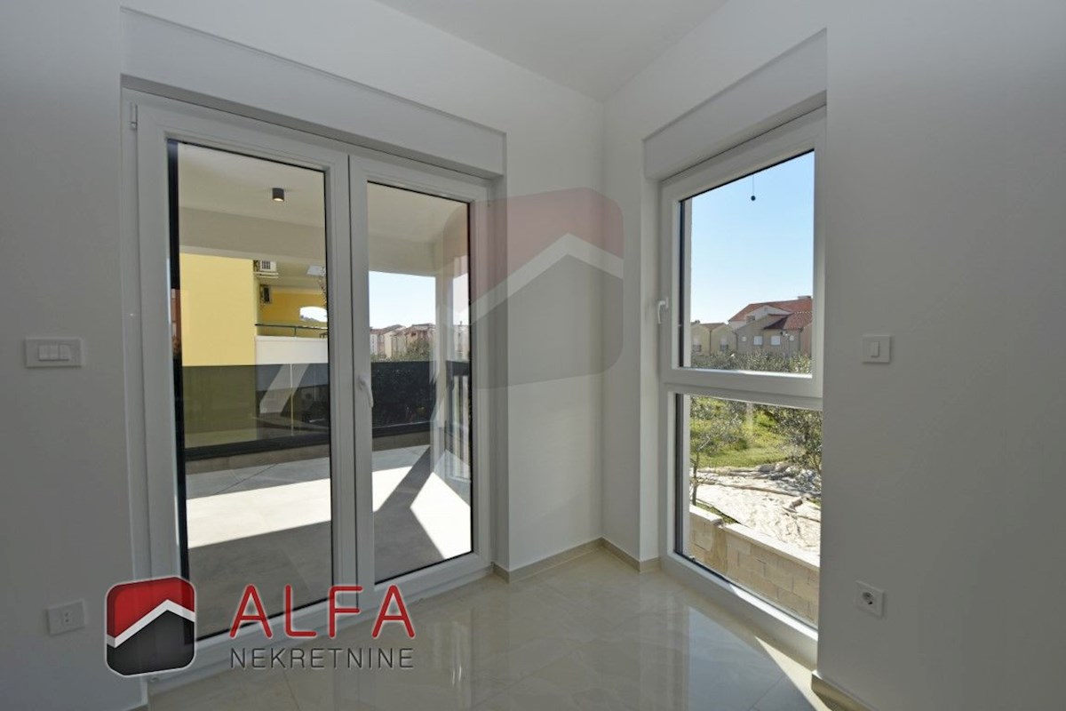 Hrvaška, Vodice – prodaja novo udobno stanovanje, prvo nadstropje, talno ogrevanje