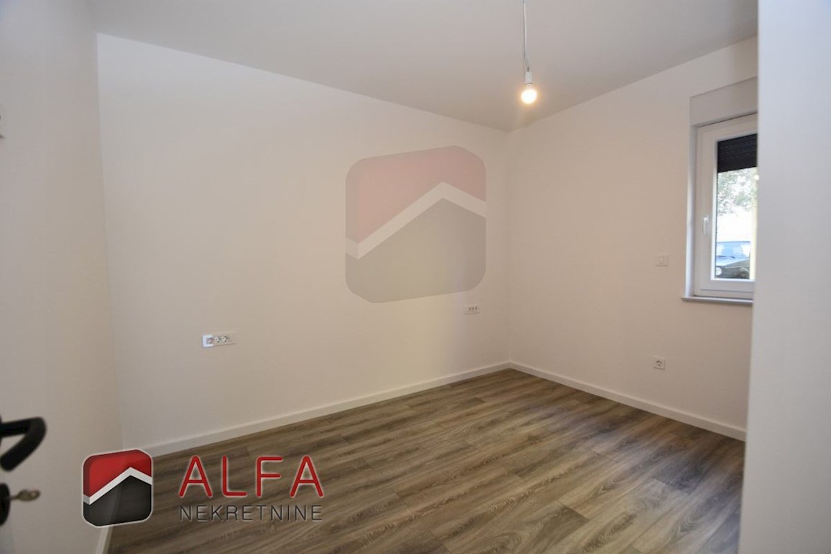 Hrvaška, Vodice – prodaja novo udobno stanovanje, pritličje, vrt, talno ogrevanje