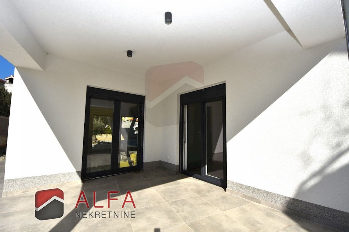 Hrvaška, Vodice – prodaja novo udobno stanovanje, pritličje, vrt, talno ogrevanje