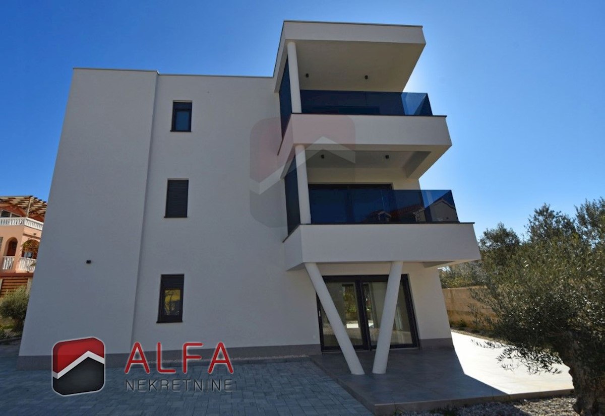 Hrvaška, Vodice – prodaja novo udobno stanovanje, pritličje, vrt, talno ogrevanje