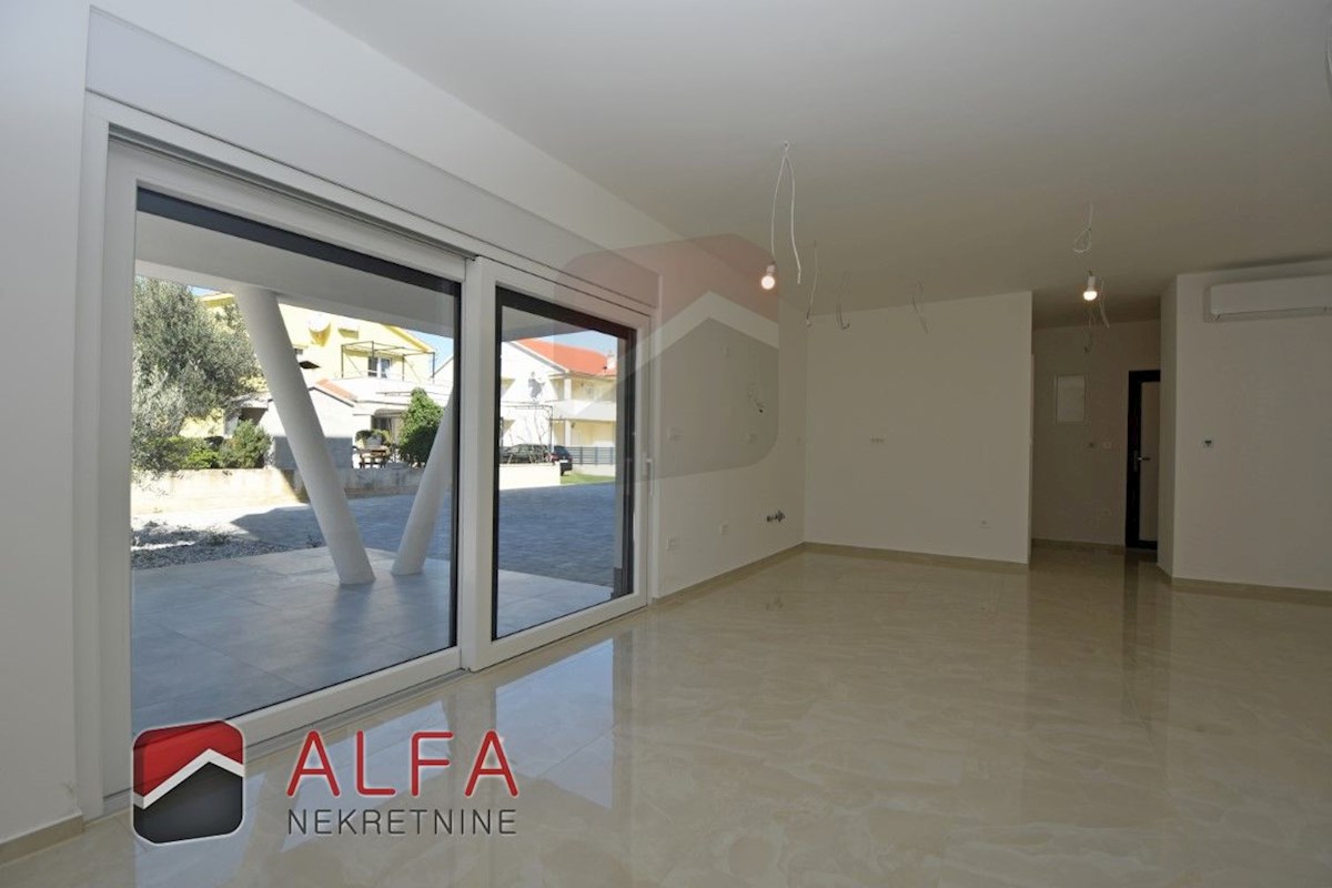 Hrvaška, Vodice – prodaja novo udobno stanovanje, pritličje, vrt, talno ogrevanje