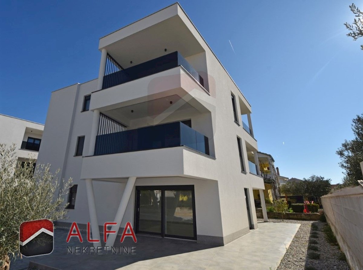 Hrvaška, Vodice – prodaja novo udobno stanovanje, pritličje, vrt, talno ogrevanje