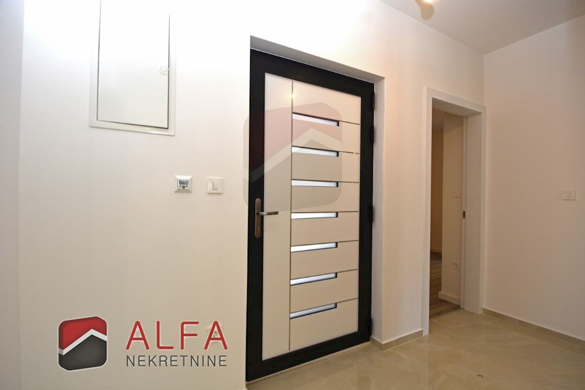 Hrvaška, Vodice – prodaja novo udobno stanovanje, pritličje, vrt, talno ogrevanje