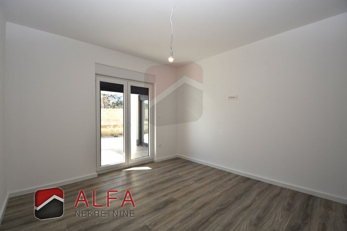 Hrvaška, Vodice – prodaja novo udobno stanovanje, pritličje, vrt, talno ogrevanje