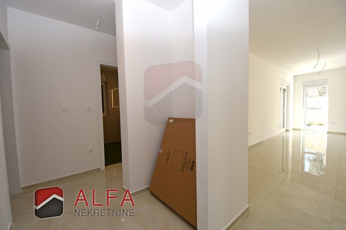 Hrvaška, Vodice – prodaja novo udobno stanovanje, pritličje, vrt, talno ogrevanje