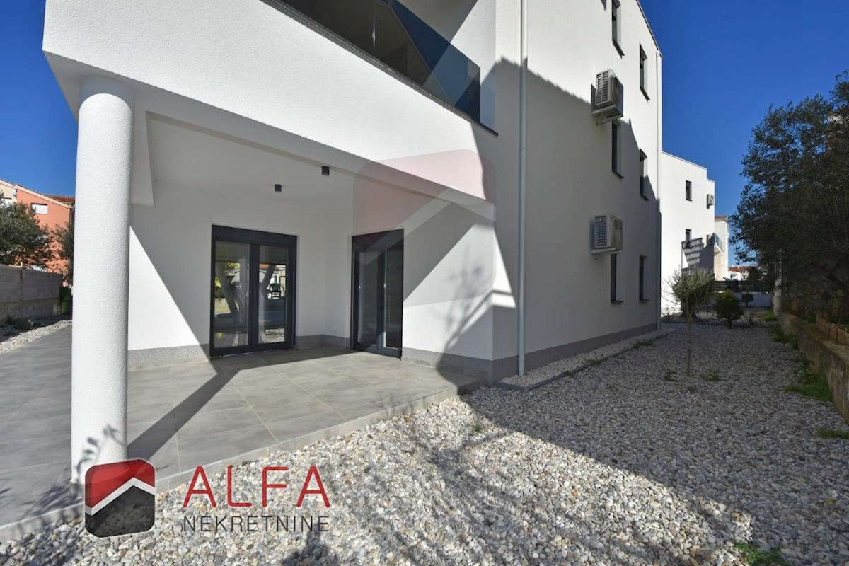 Hrvaška, Vodice – prodaja novo udobno stanovanje, pritličje, vrt, talno ogrevanje