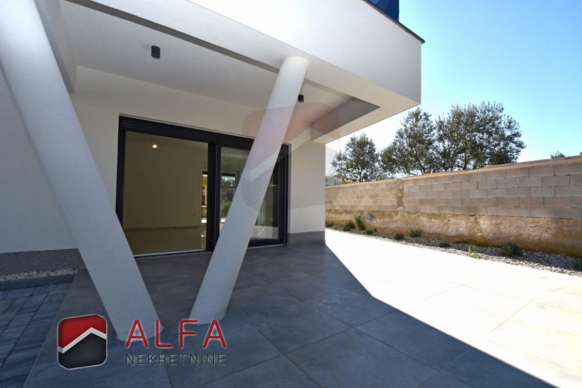 Hrvaška, Vodice – prodaja novo udobno stanovanje, pritličje, vrt, talno ogrevanje