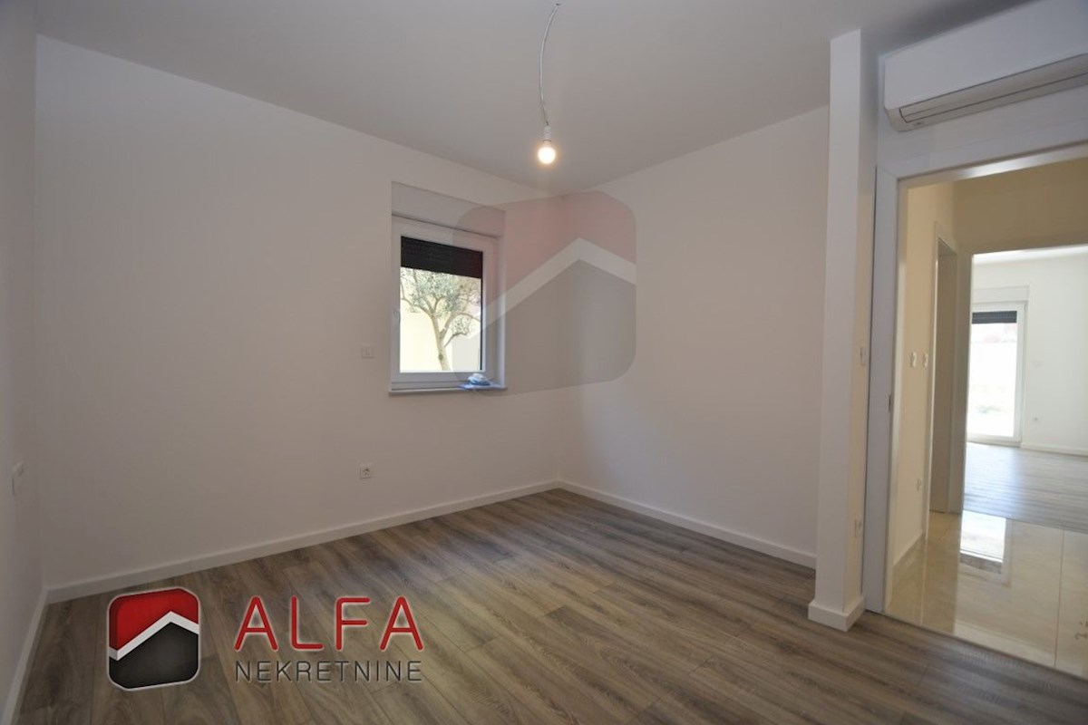 Hrvaška, Vodice – prodaja novo udobno stanovanje, pritličje, vrt, talno ogrevanje