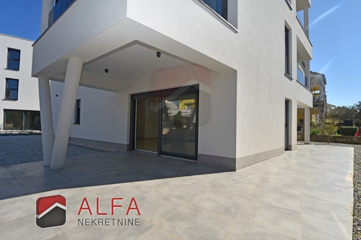 Hrvaška, Vodice – prodaja novo udobno stanovanje, pritličje, vrt, talno ogrevanje