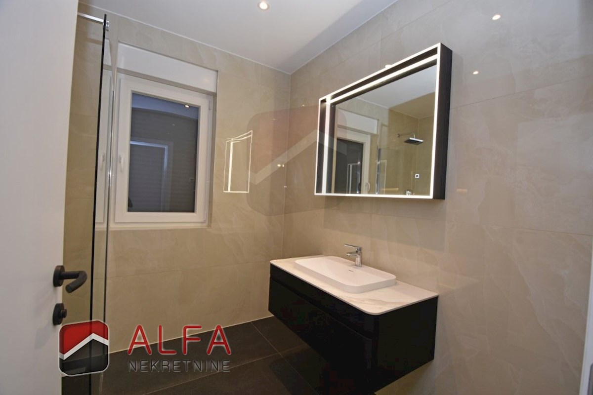 Hrvaška, Vodice – prodaja novo udobno stanovanje, pritličje, vrt, talno ogrevanje