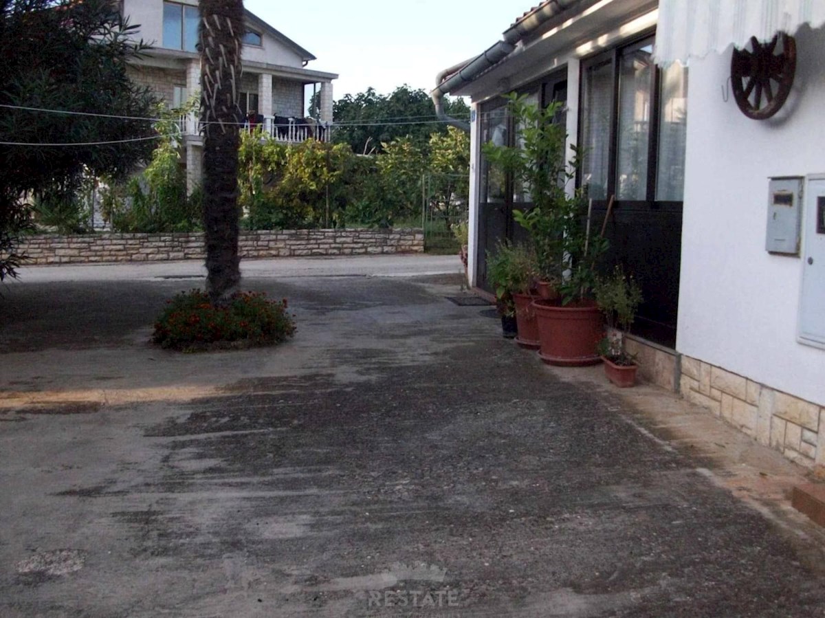 investicijska priložnost za 18 apartmajev z bazeni, 300 m od morja