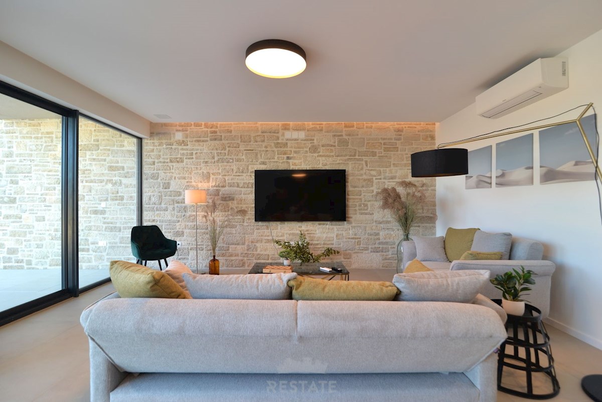 vrhunska gradnja, popolnoma opremljena hiša s bazenom