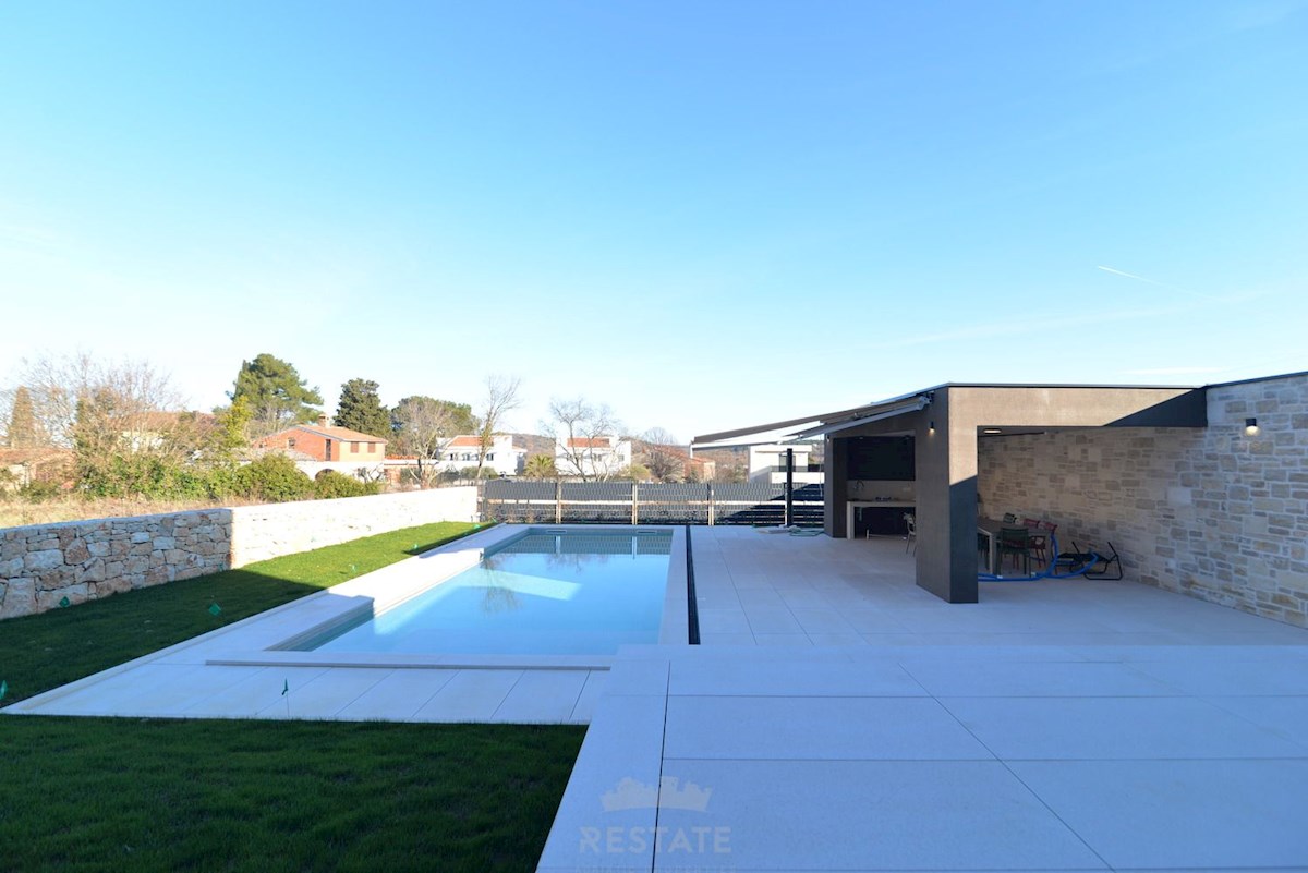 vrhunska gradnja, popolnoma opremljena hiša s bazenom