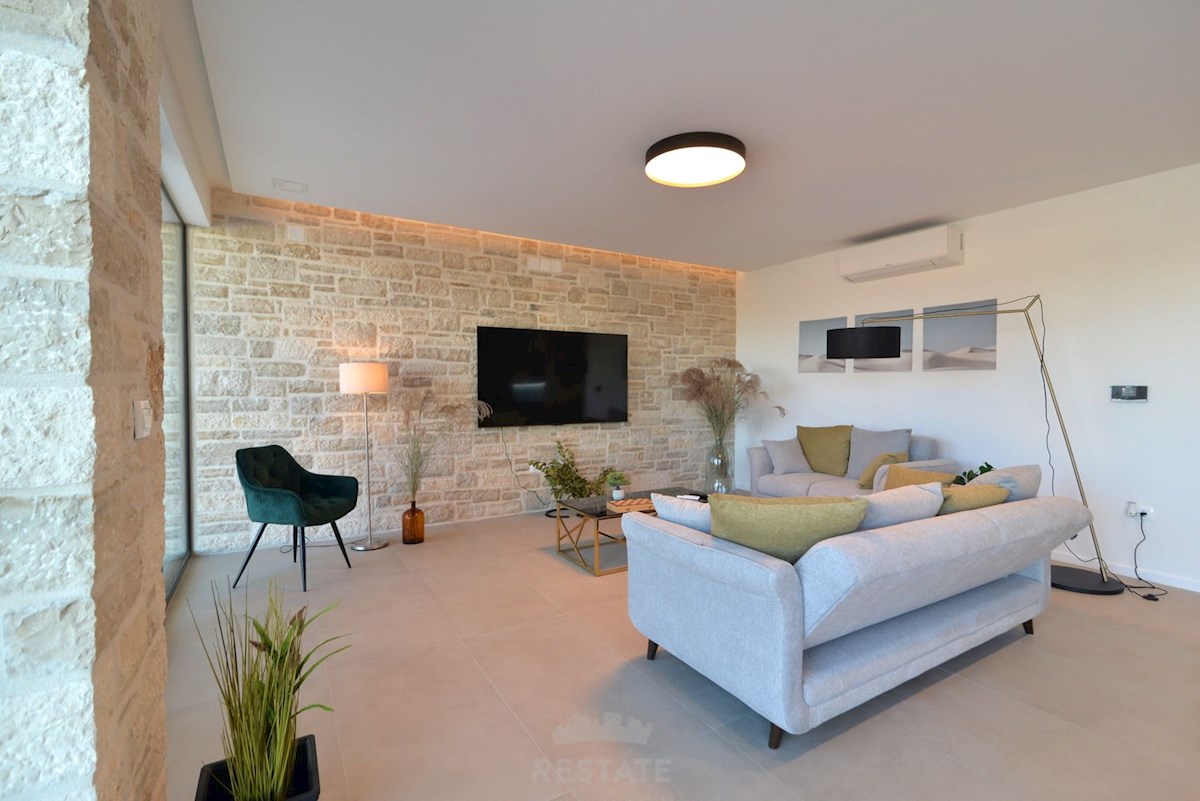 vrhunska gradnja, popolnoma opremljena hiša s bazenom