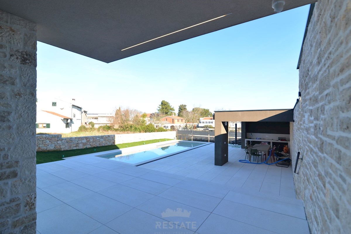 vrhunska gradnja, popolnoma opremljena hiša s bazenom