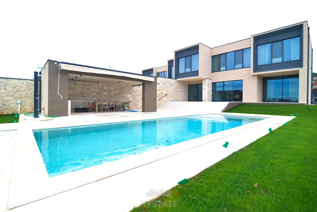 vrhunska gradnja, popolnoma opremljena hiša s bazenom