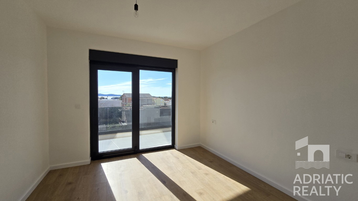 Tribunj, sodoben dvosoben stanovanje z dvema parkirnima mestoma, pogled na morje