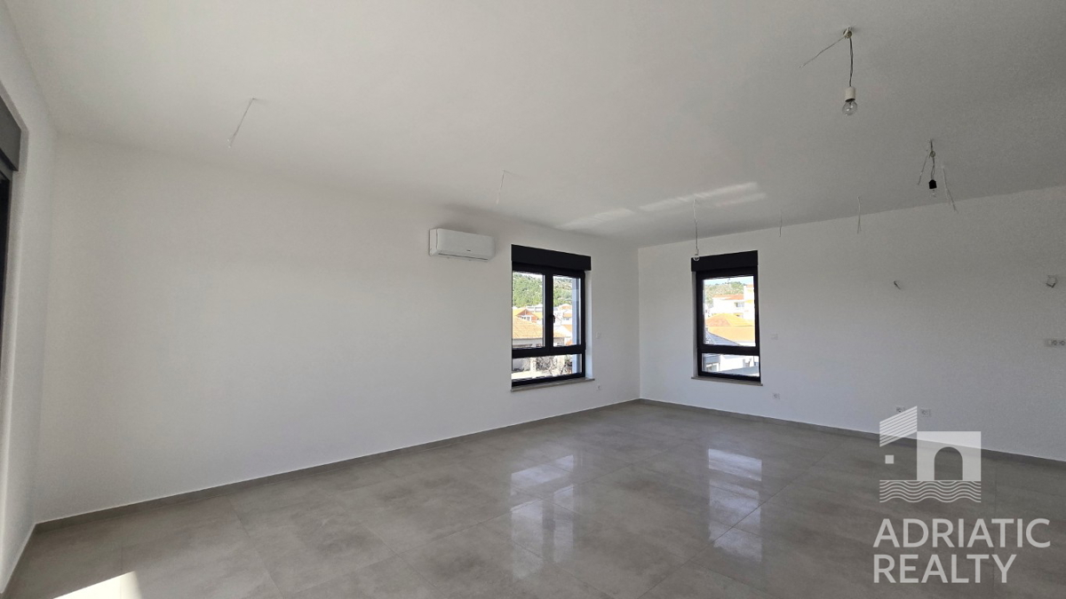 Tribunj, sodoben dvosoben stanovanje z dvema parkirnima mestoma, pogled na morje