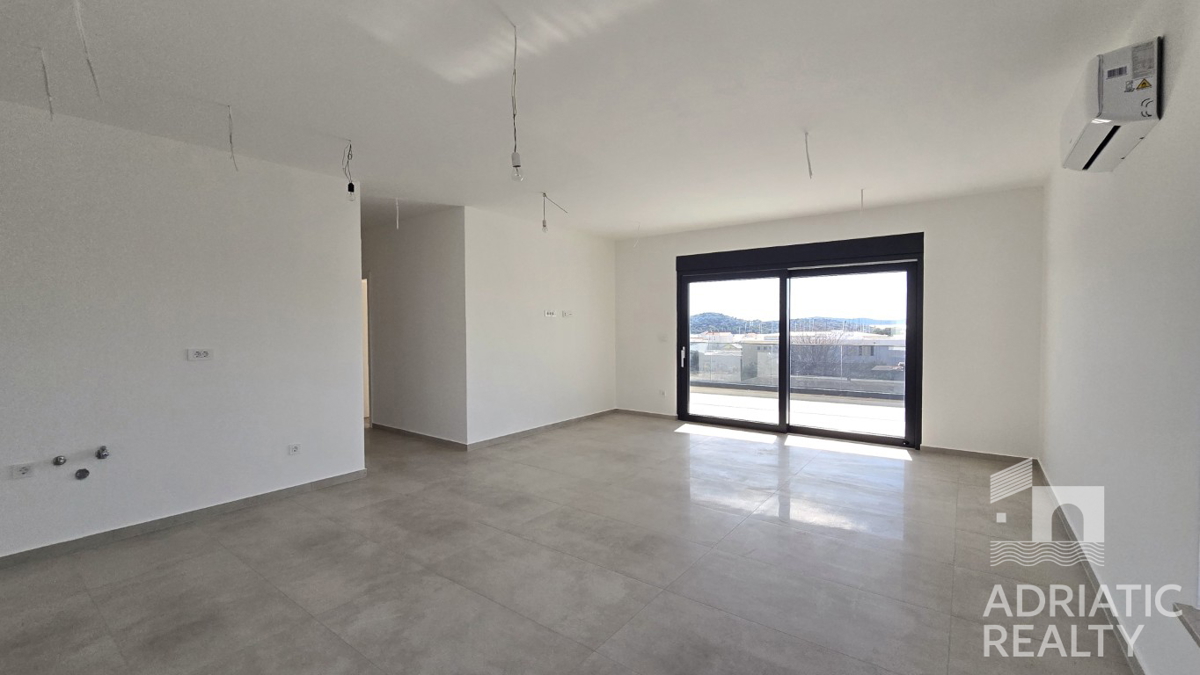 Tribunj, sodoben dvosoben stanovanje z dvema parkirnima mestoma, pogled na morje