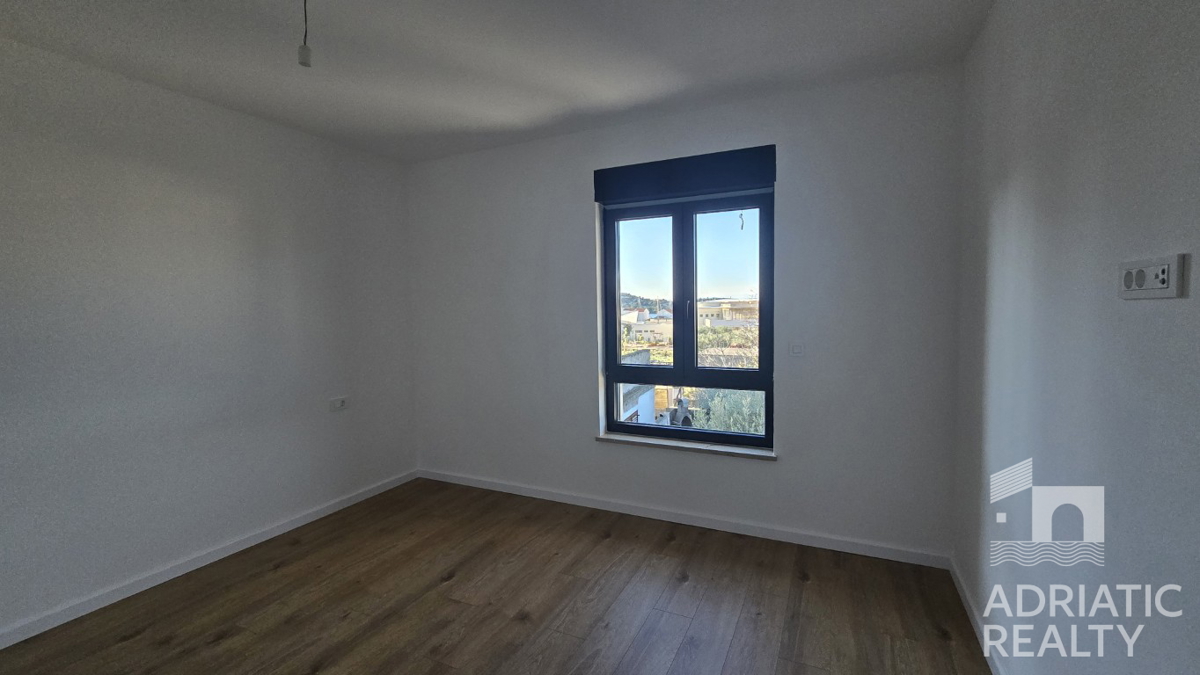 Tribunj, sodoben dvosoben stanovanje z dvema parkirnima mestoma, pogled na morje