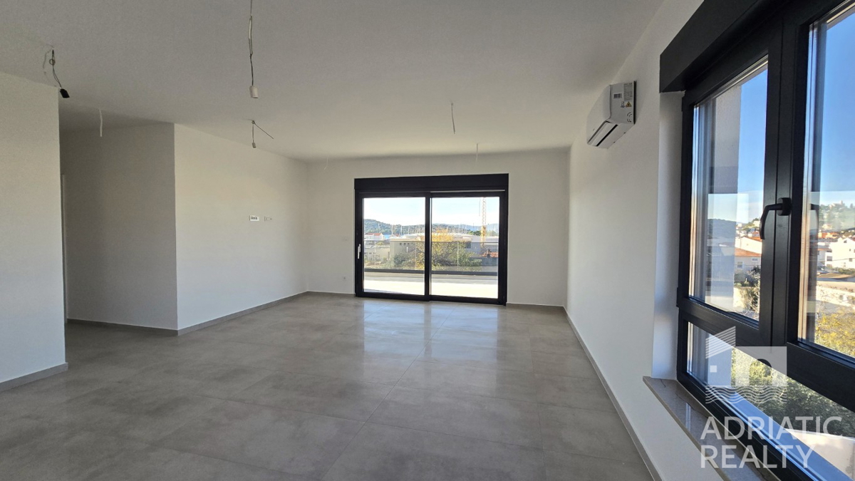 Tribunj, sodoben dvosoben stanovanje z dvema parkirnima mestoma, pogled na morje